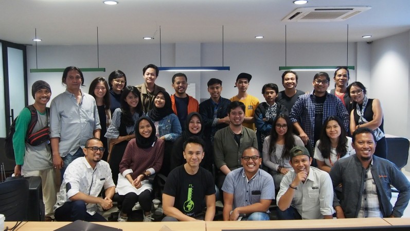 Koalisi 19 LSM bersama peserta One Day Design Challenge.