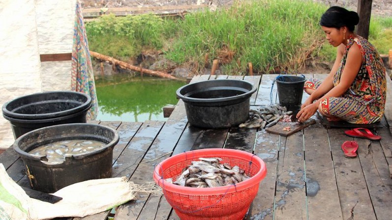 Perempuan Warga Desa Muning Dalam. © Budi Kurniawan